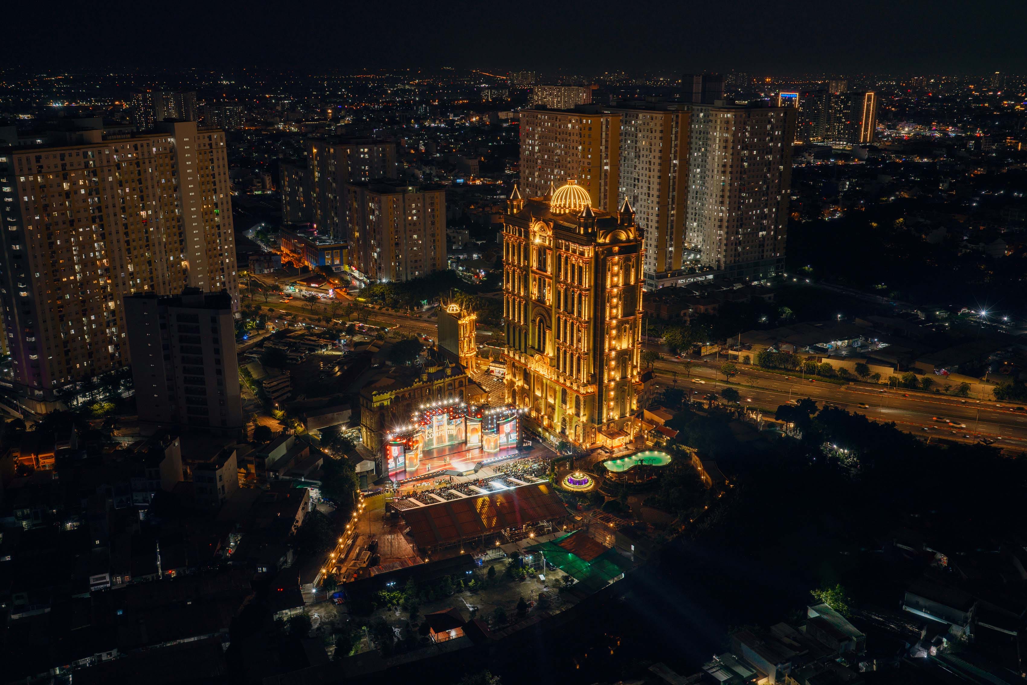 Galaxy Outdoor tại LaChateau Hotel trong setup sự kiện quy mô lớn